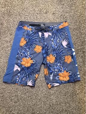 Hurley Tropical Board Shorts – Size 32